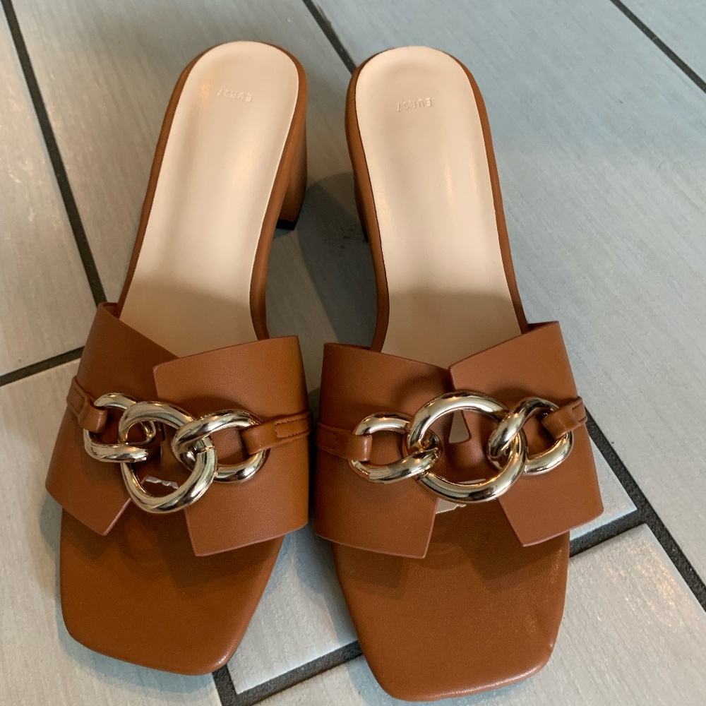 Slide with Chunky Heel and Gold Link Chain